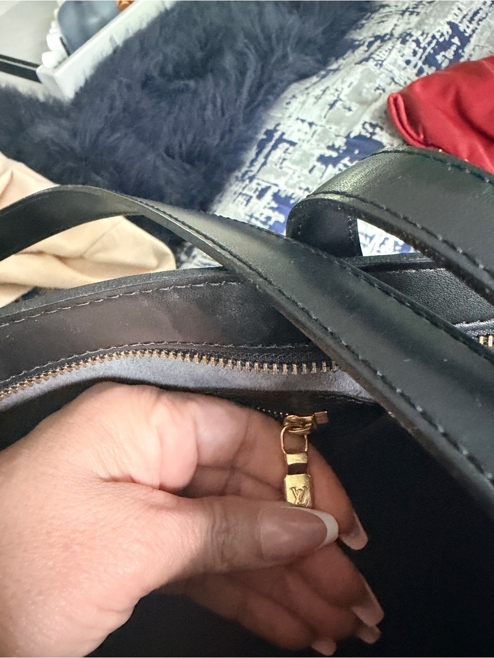 Louis Vuitton Black Epi Leather Shoulder Bag - Picture 7 of 9